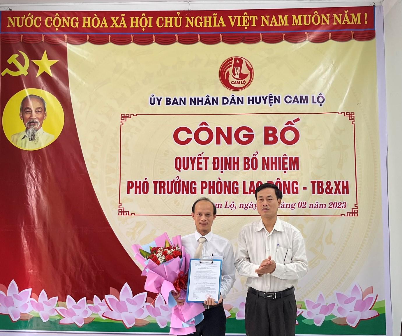 Công bố QĐ phó Trưởng phòng LĐ-TBXH huyện Cam Lộ