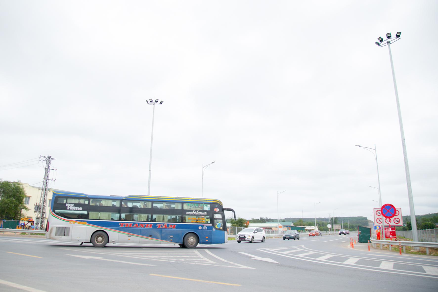 Lưu lượng phương tiện giao thông trên đoạn tuyến Ngã tư Sòng đến cao tốc Cam Lộ - La Sơn tăng đột...