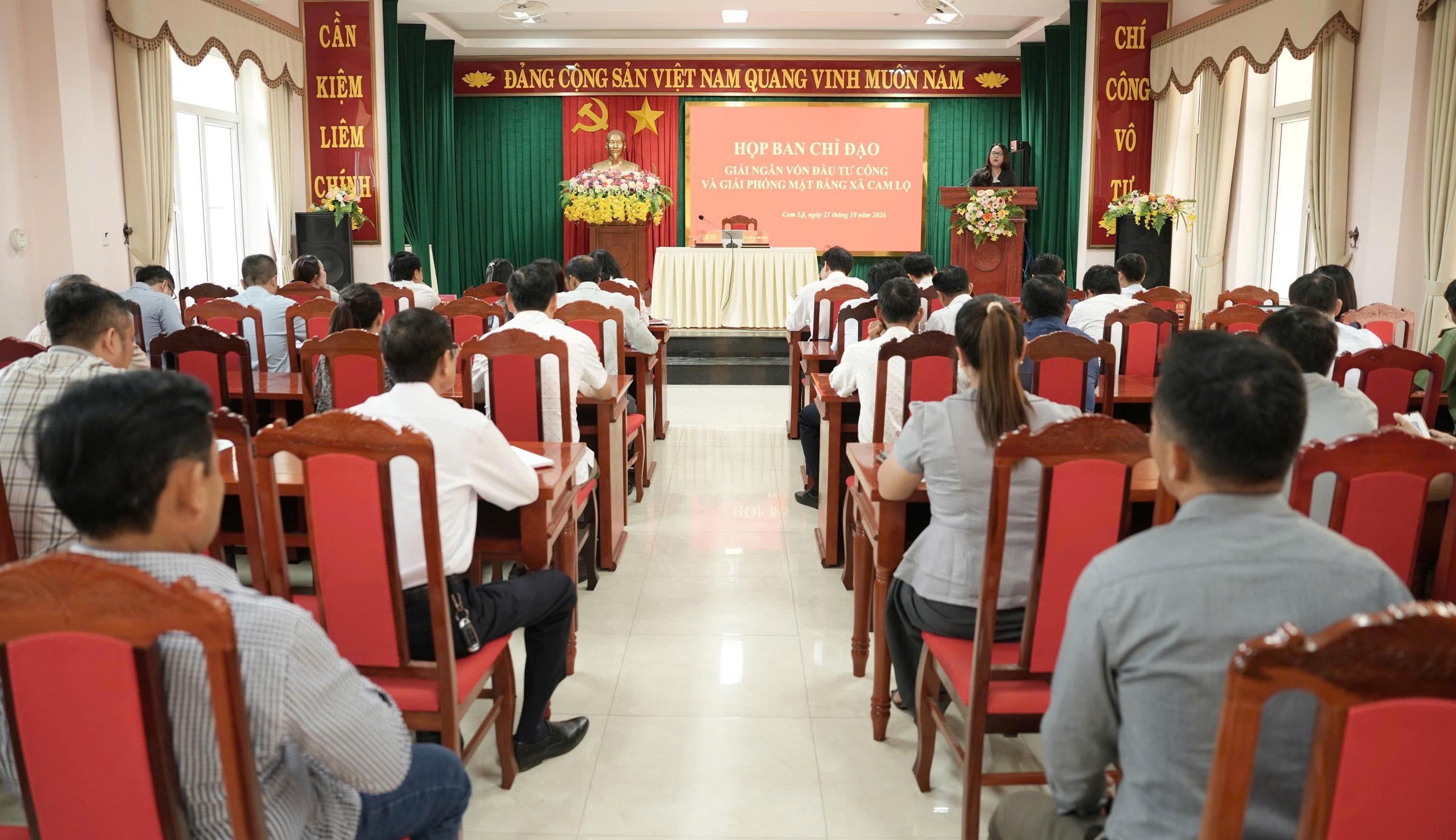 Làm việc với nhà thầu chậm tiến độ để xử lý dứt điểm vướng mắc, đẩy nhanh giải ngân vốn đầu tư công trên...