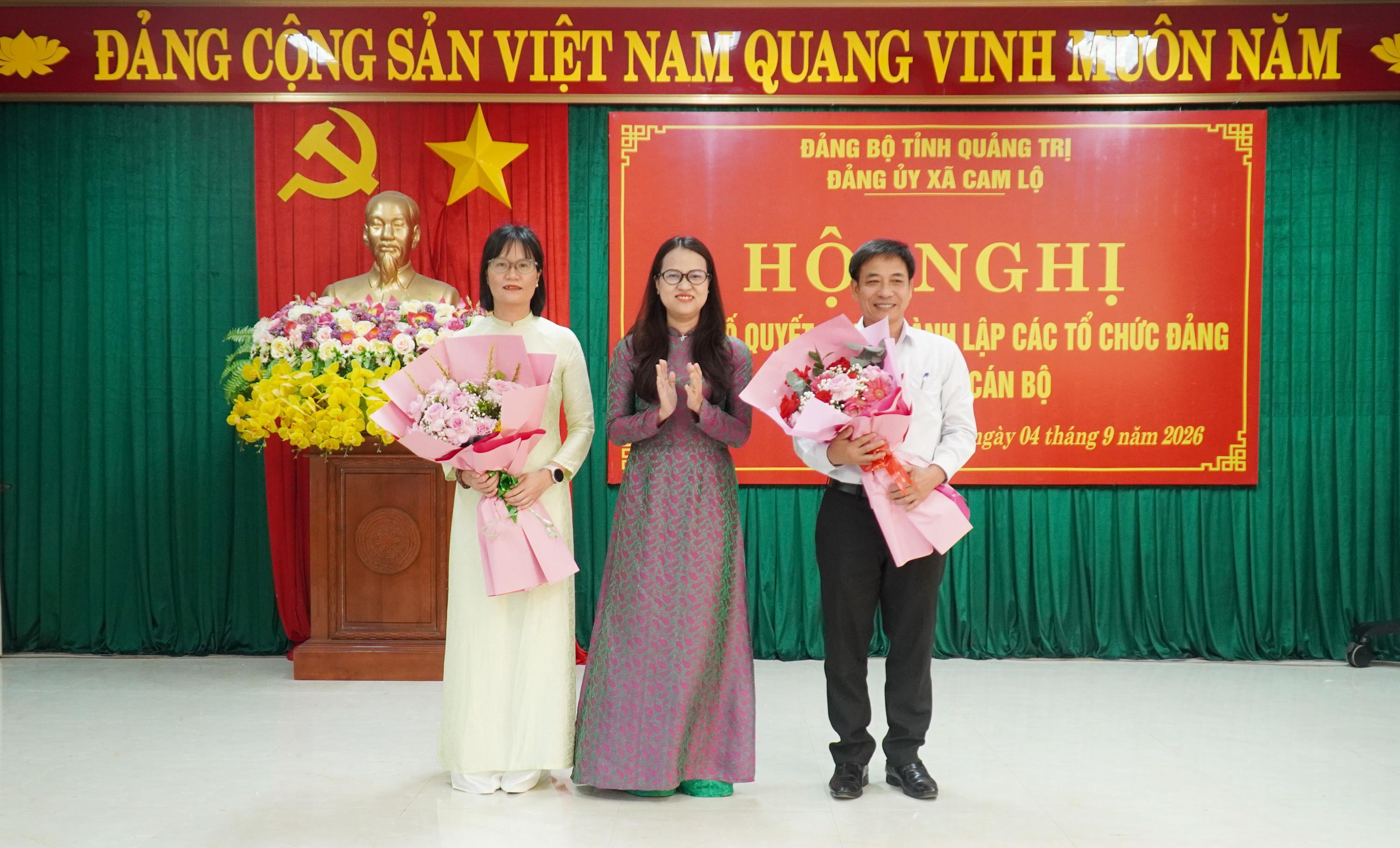 Công bố quyết định thành lập các tổ chức Đảng và công tác cán bộ