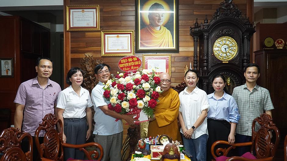 Thăm các cơ sở Phật giáo nhân dịp lễ Phật đản