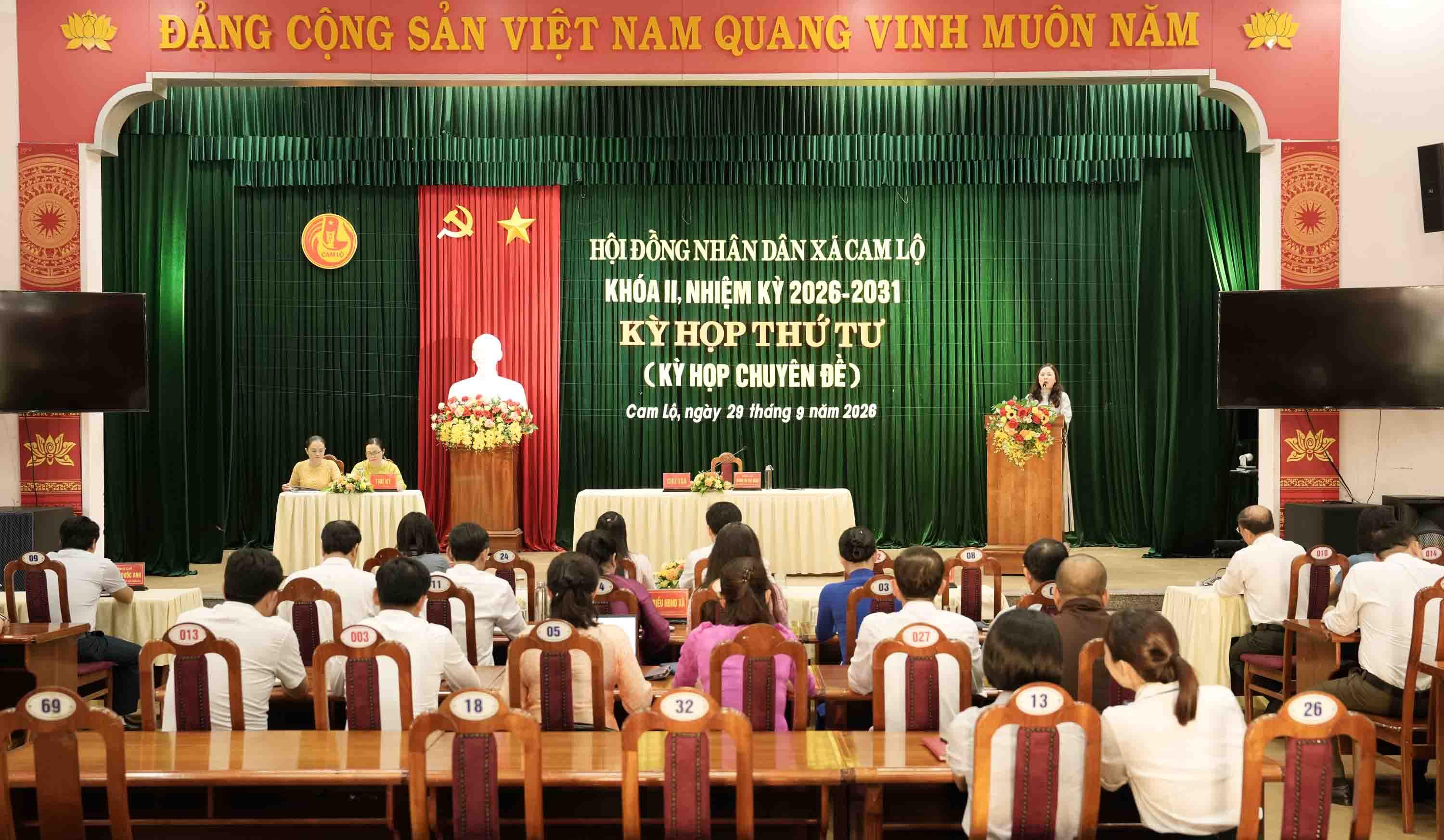 Kỳ họp thứ 4 HĐND xã Cam Lộ khóa II thông qua 4 nghị quyết quan trọng