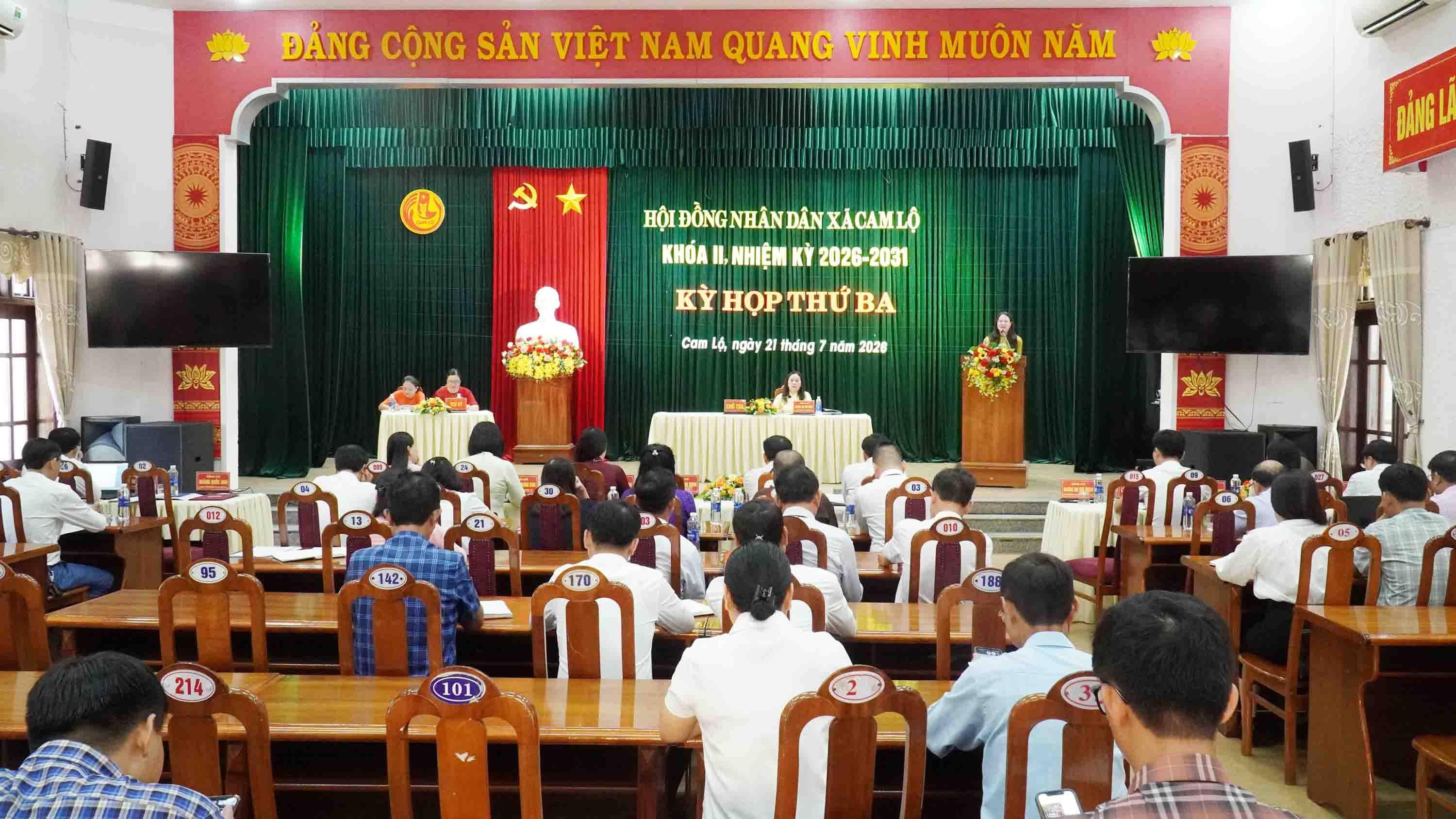 Kỳ họp thứ 3 khóa II, HĐND xã Cam Lộ thông qua nhiều nghị quyết quan trọng