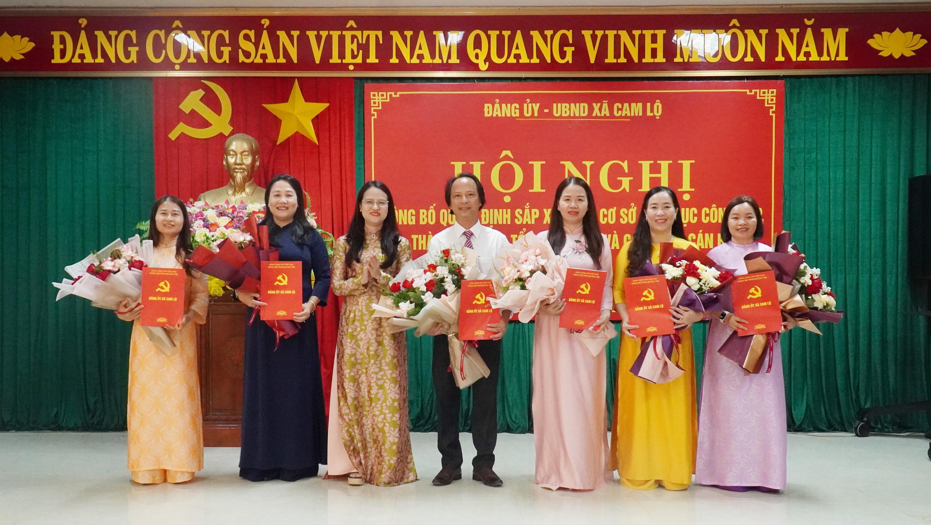 Công bố quyết định thành lập các trường học, tổ chức đảng và công tác cán bộ