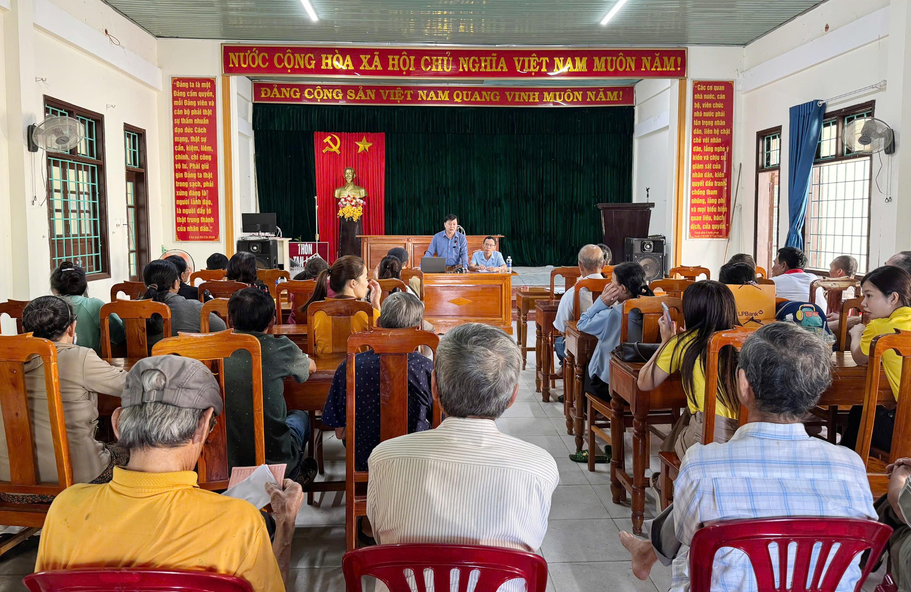 Cam Lộ triển khai chi trả lương hưu, trợ cấp không dùng tiền mặt