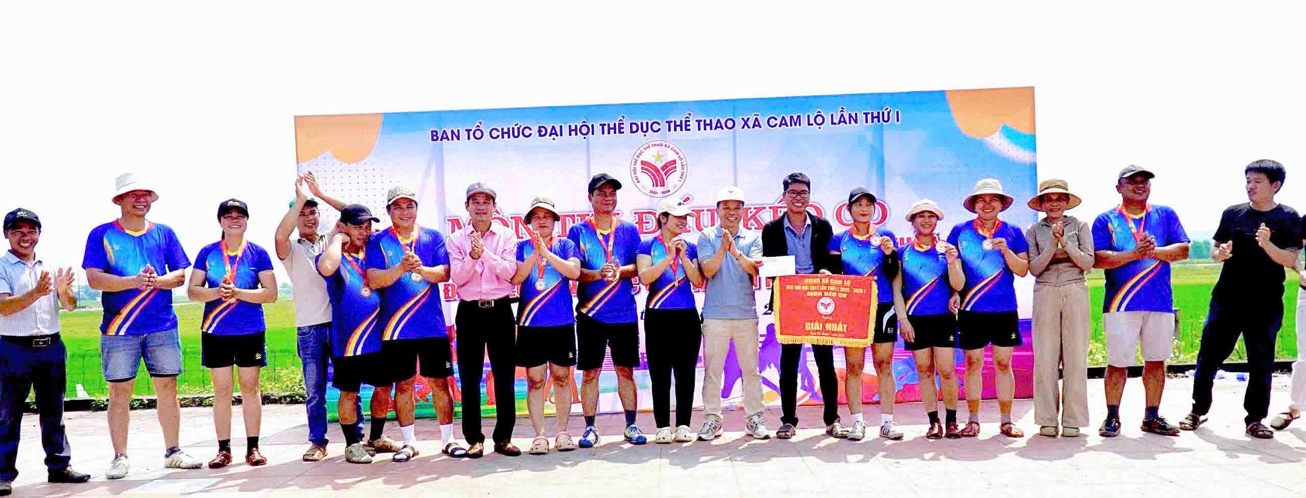 Thôn Mai Lộc 1 đoạt giải nhất môn kéo co