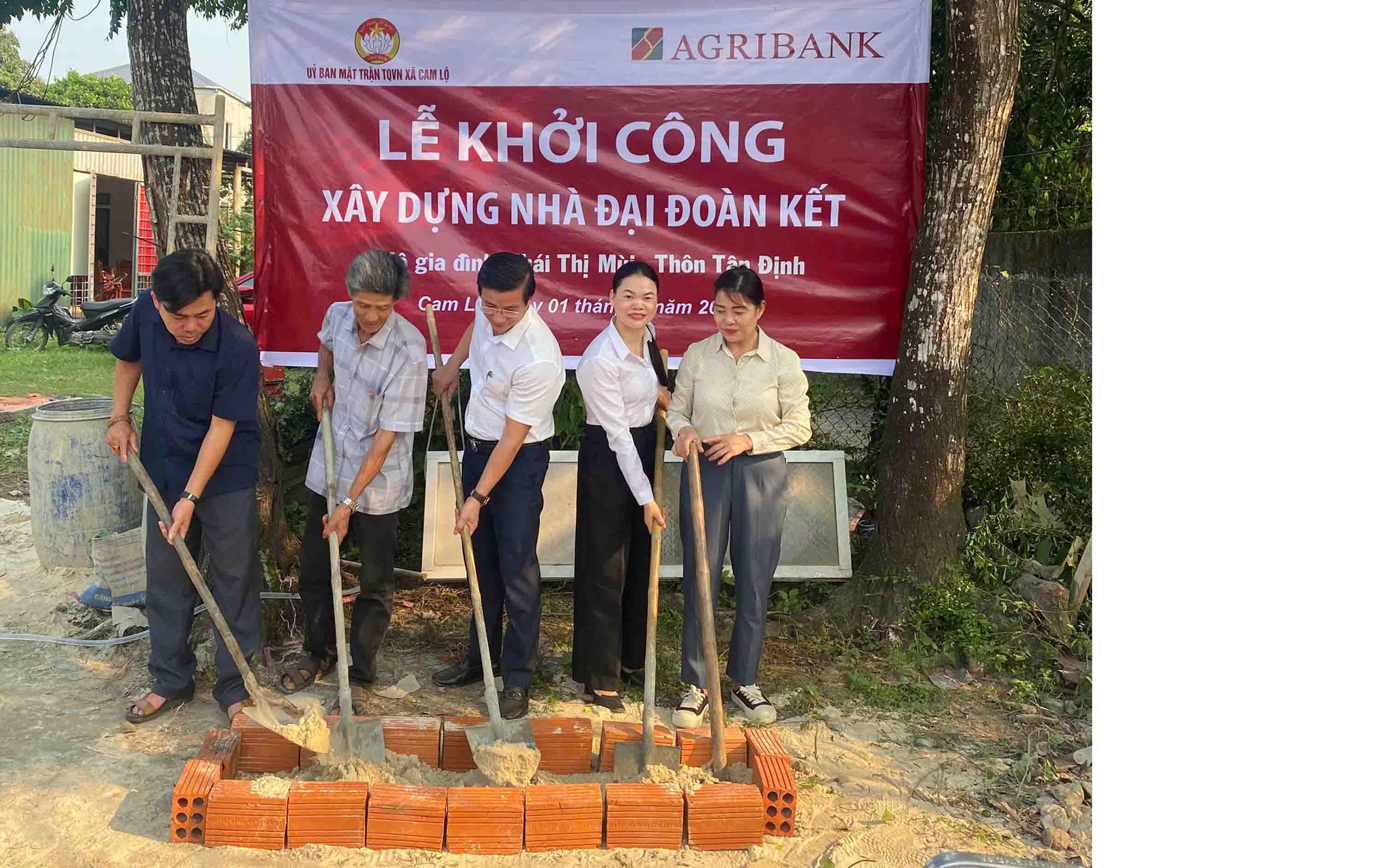 Khởi công xây dựng nhà “Đại đoàn kết” cho hộ nghèo