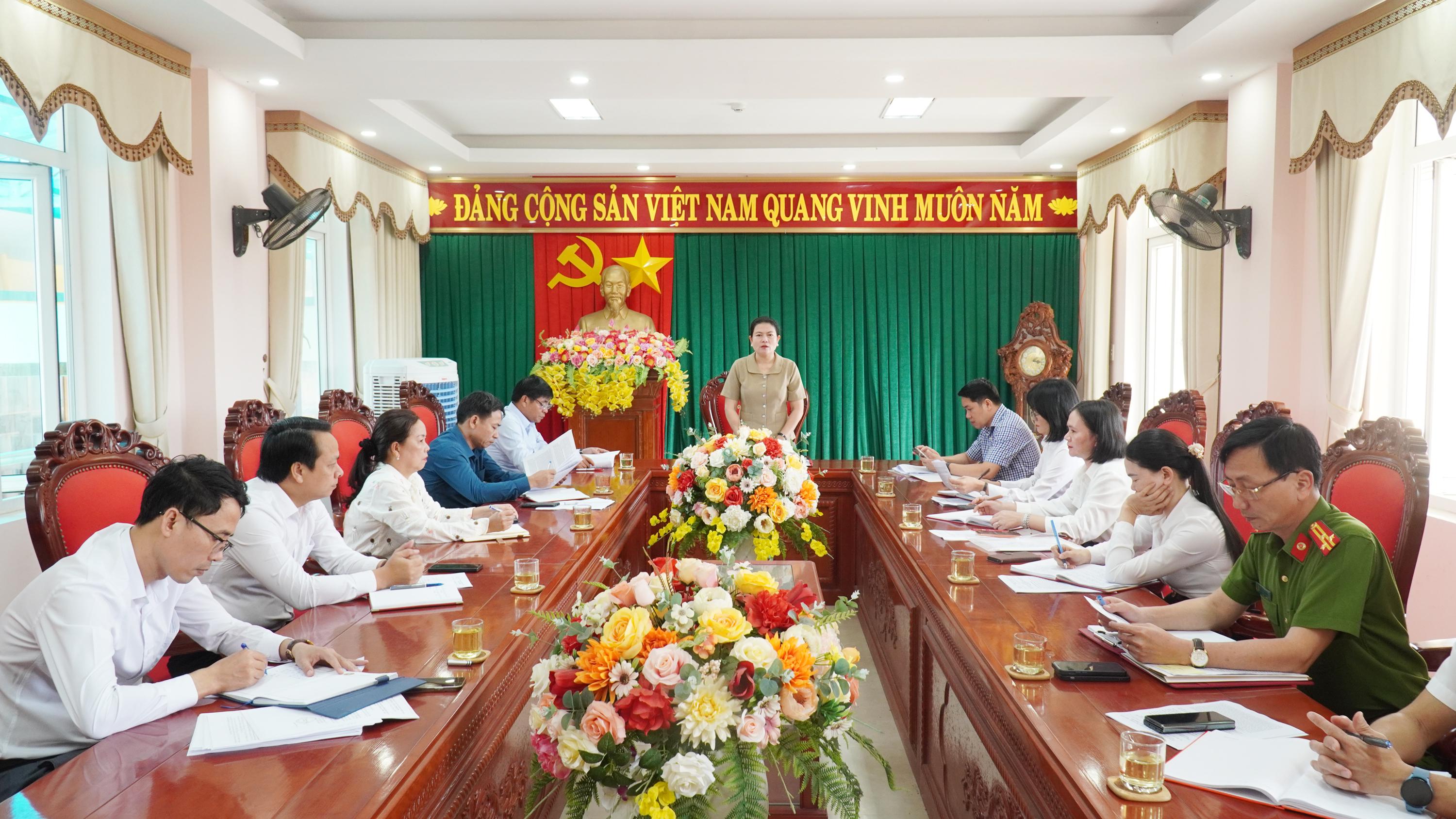 Trưởng Ban Nội chính Tỉnh ủy kiểm tra công tác chuẩn bị bầu cử tại xã Cam Lộ