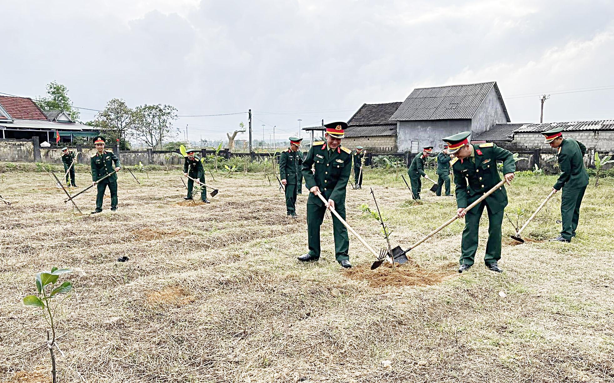 Ban Chỉ huy quân sự huyện hưởng ứng phong trào Tết trồng cây