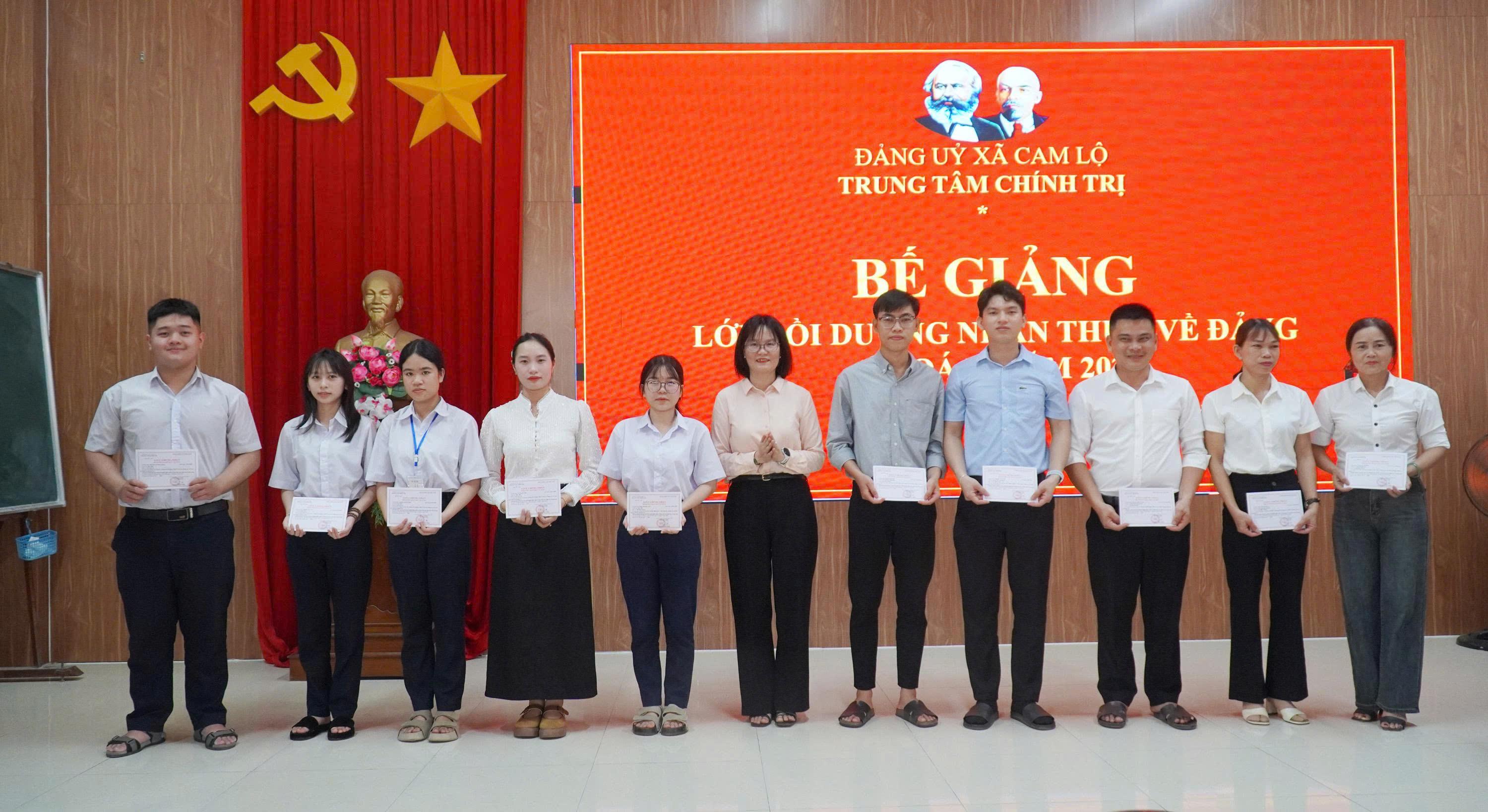 Bế giảng lớp bồi dưỡng nhận thức về Đảng đợt 2 năm 2026