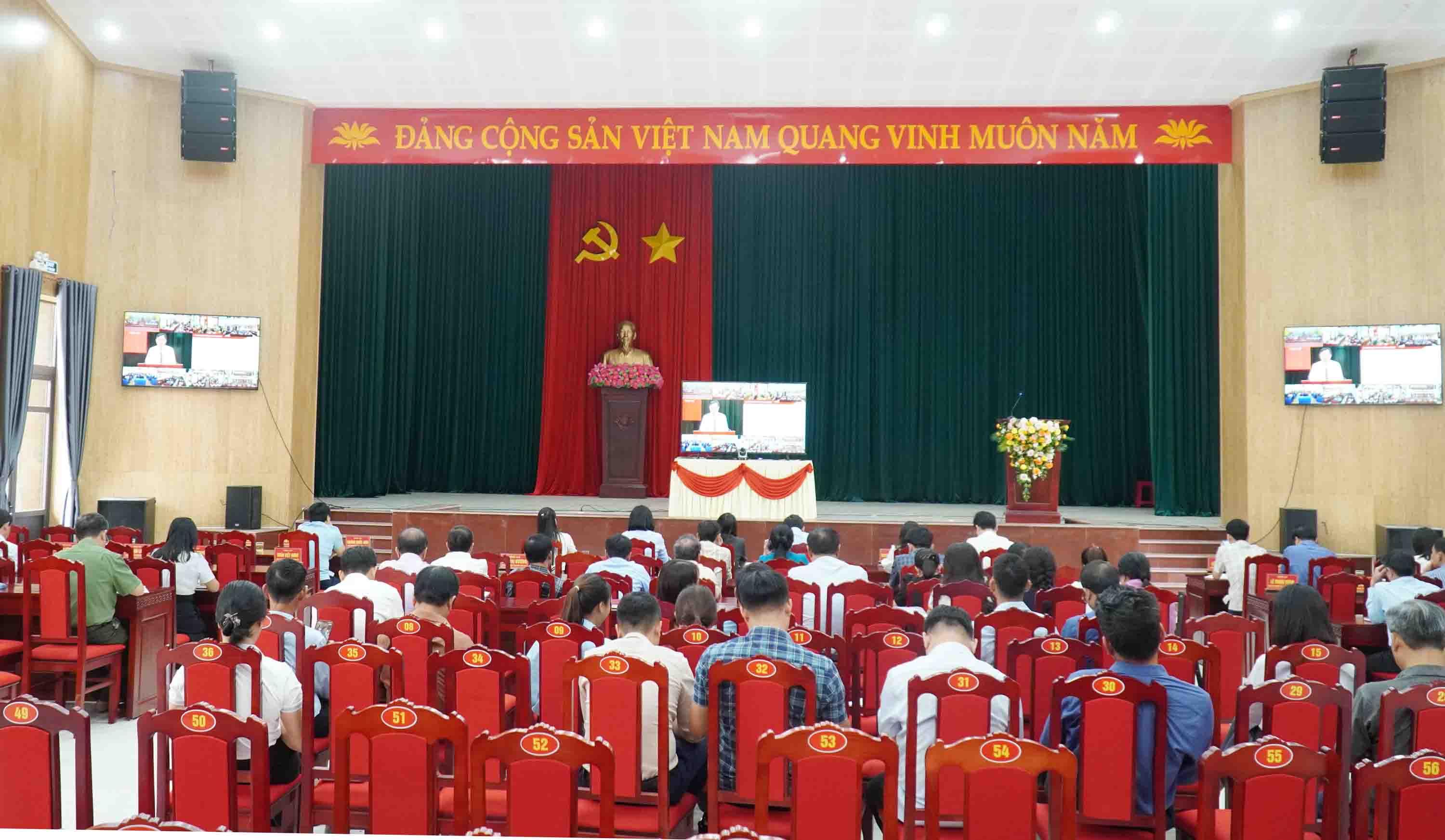 Quán triệt, triển khai thực hiện các nghị quyết, chỉ thị của Bộ Chính trị