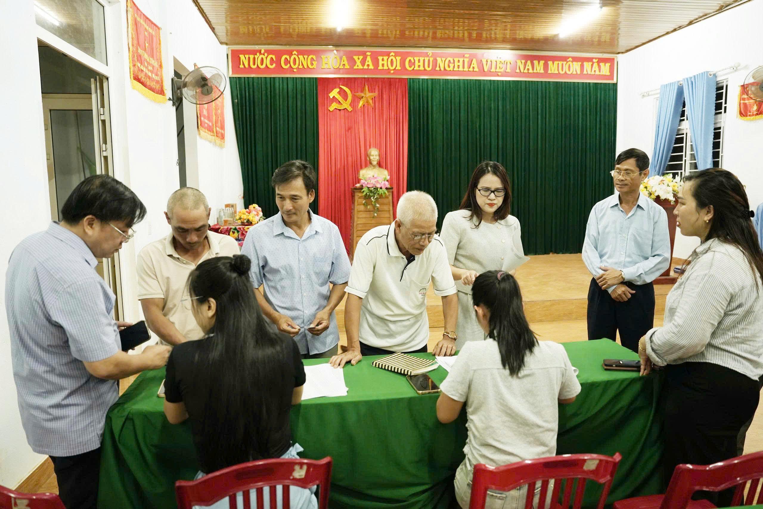 Cam Lộ ra quân hỗ trợ người dân chuyển đổi số