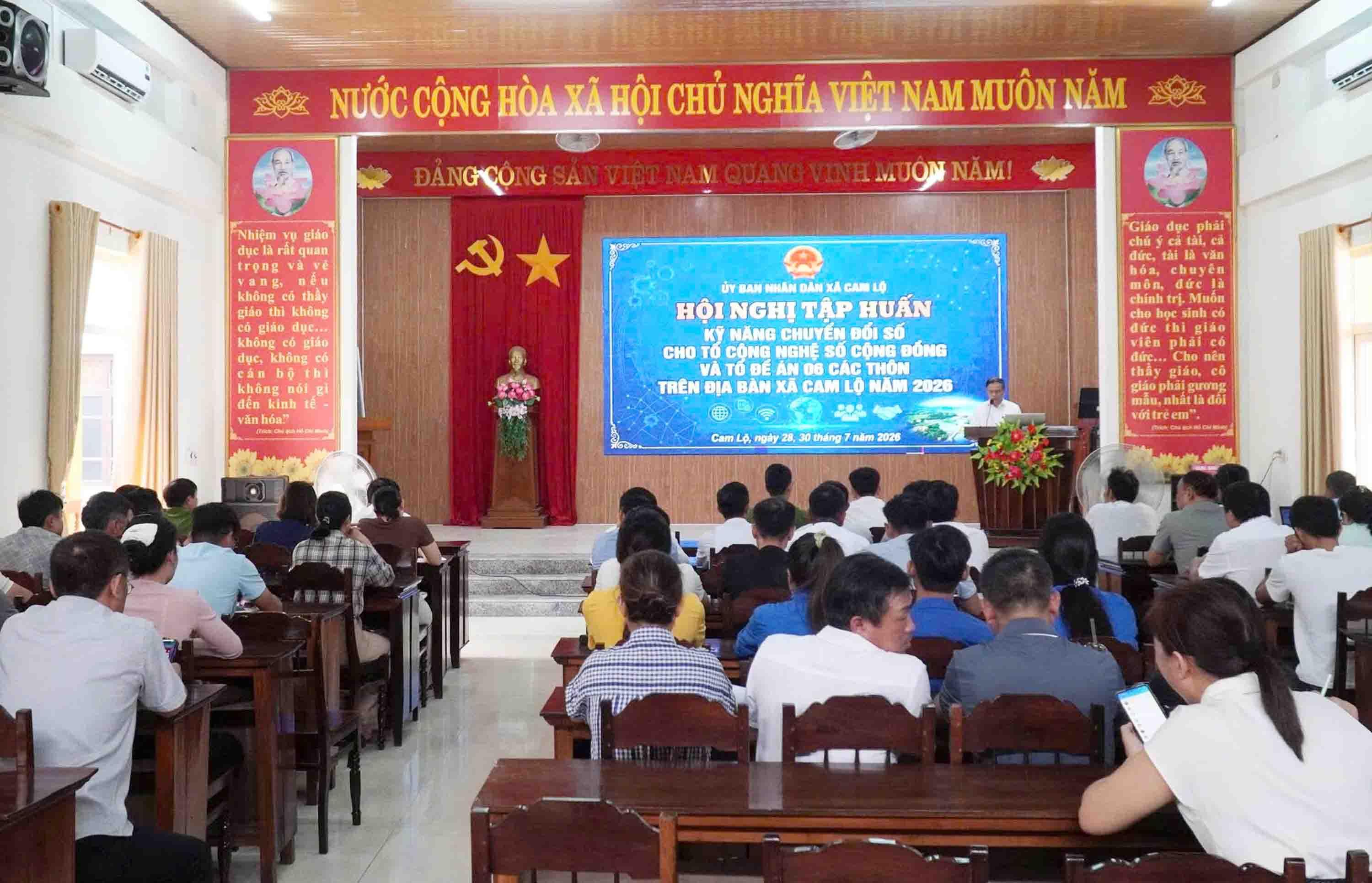 Xã Cam Lộ tập huấn kiến thức chuyển đổi số cho các tổ công nghệ số cộng đồng