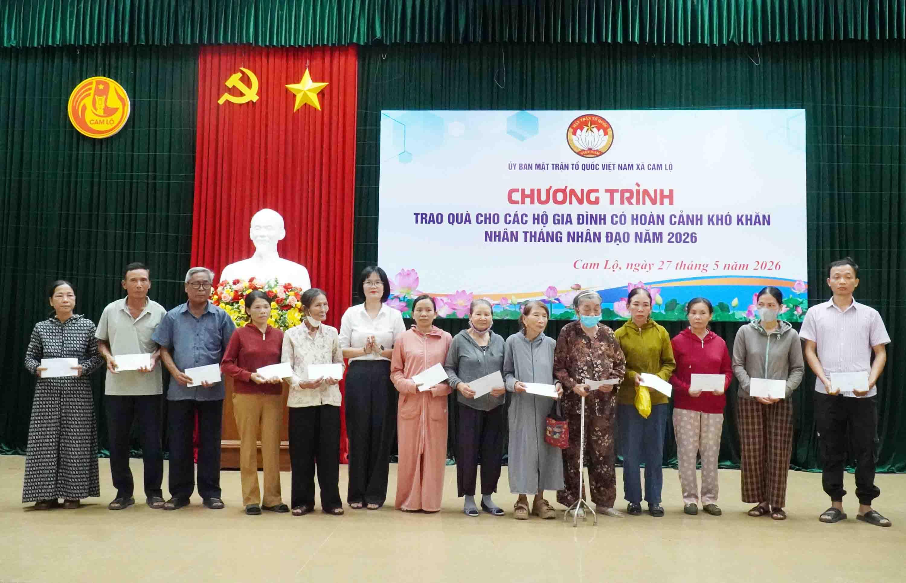 Trao 84 suất quà cho hộ gia đình khó khăn nhân Tháng Nhân đạo năm 2026
