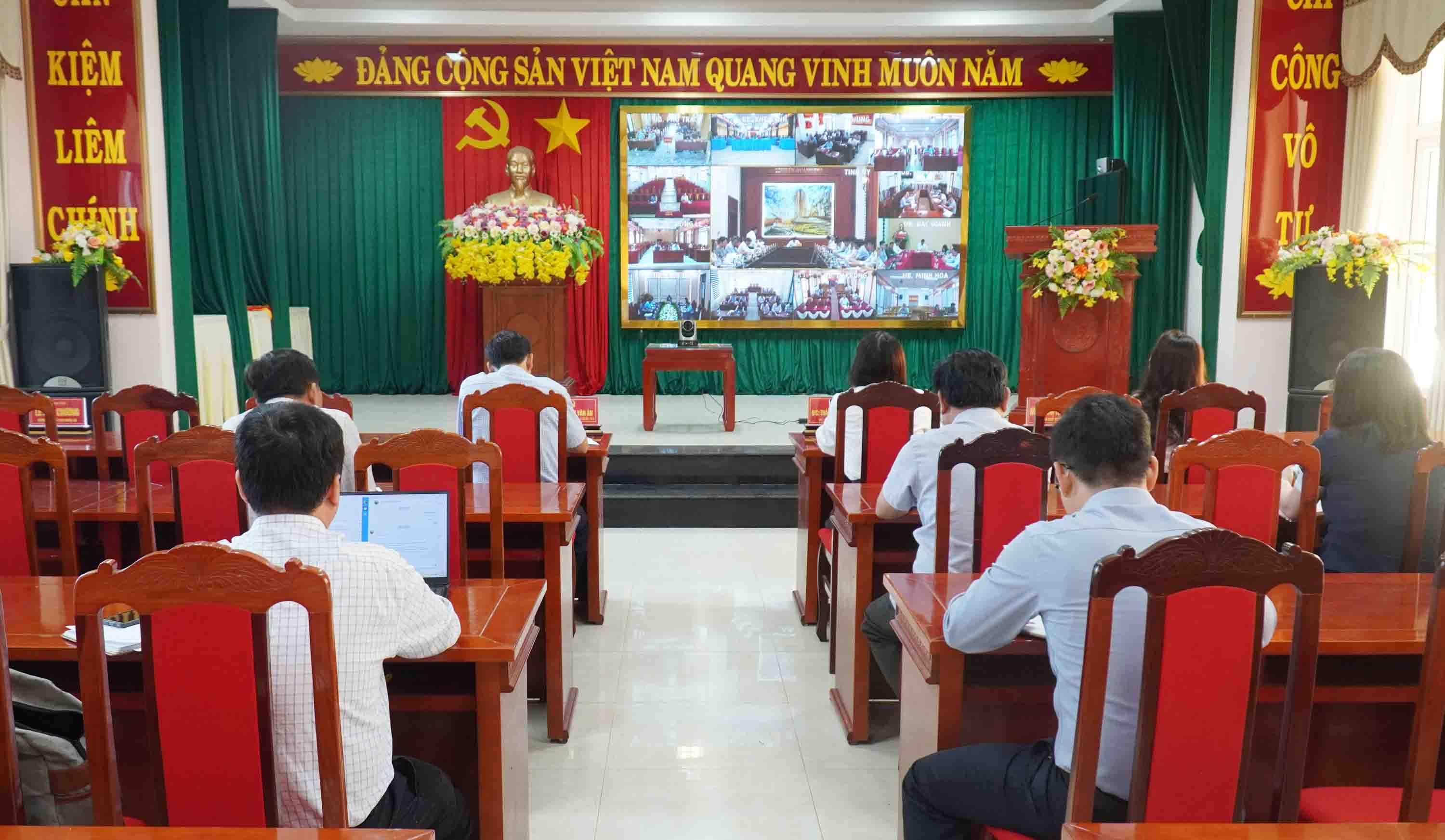 Bí thư Tỉnh ủy yêu cầu kiểm soát chặt tiến độ các dự án điện