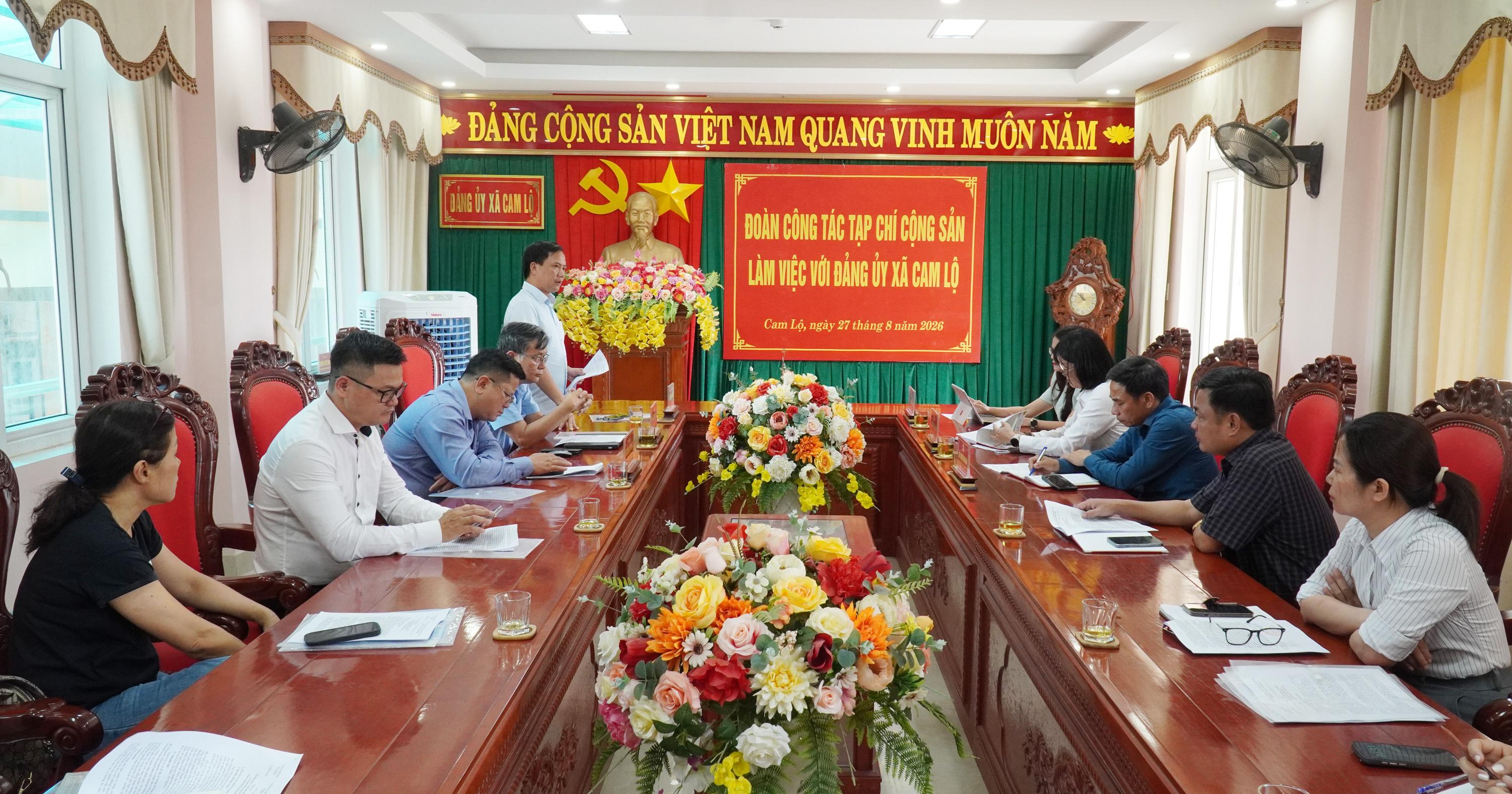 Đoàn công tác Tạp chí Cộng sản làm việc với Đảng ủy xã Cam Lộ về công tác thông tin, tuyên truyền
