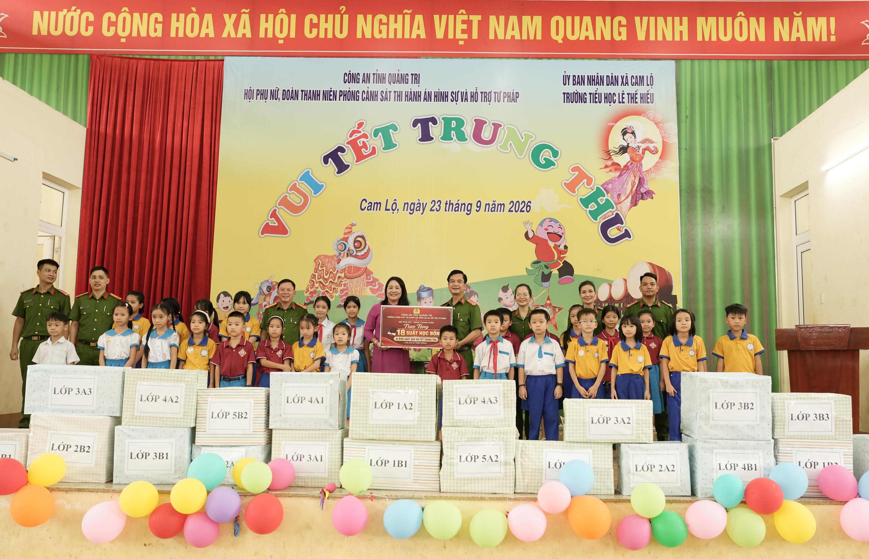 Trường Tiểu học Lê Thế Hiếu tổ chức Vui Tết Trung thu cho học sinh