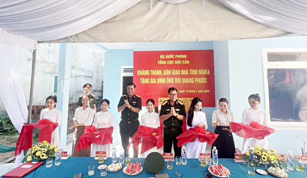 Tổng Cục hậu cần, Bộ Quốc phòng bàn giao 2 nhà tình nghĩa cho gia đình chính sách ở Cam Lộ