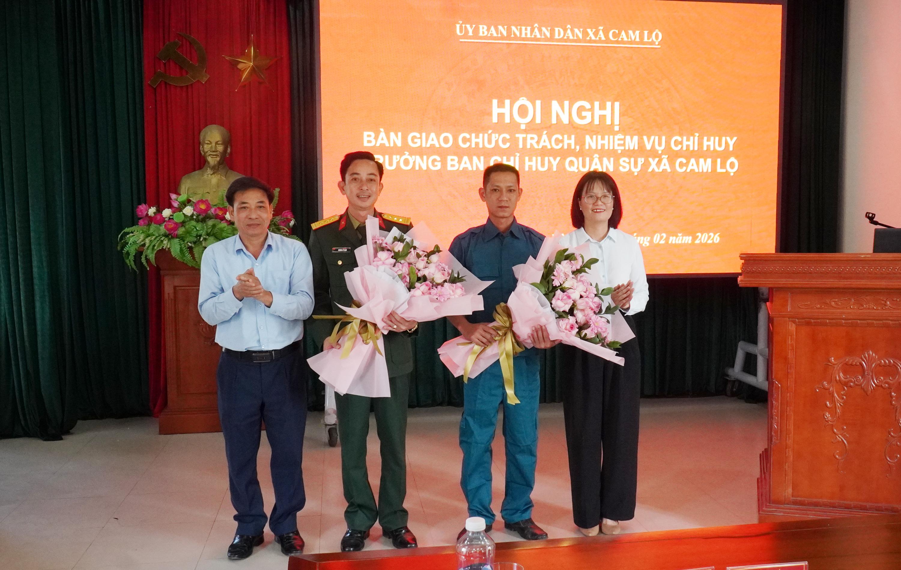 Hội nghị bàn giao chức trách, nhiệm vụ Chỉ huy trưởng Ban Chỉ huy quân sự xã Cam Lộ