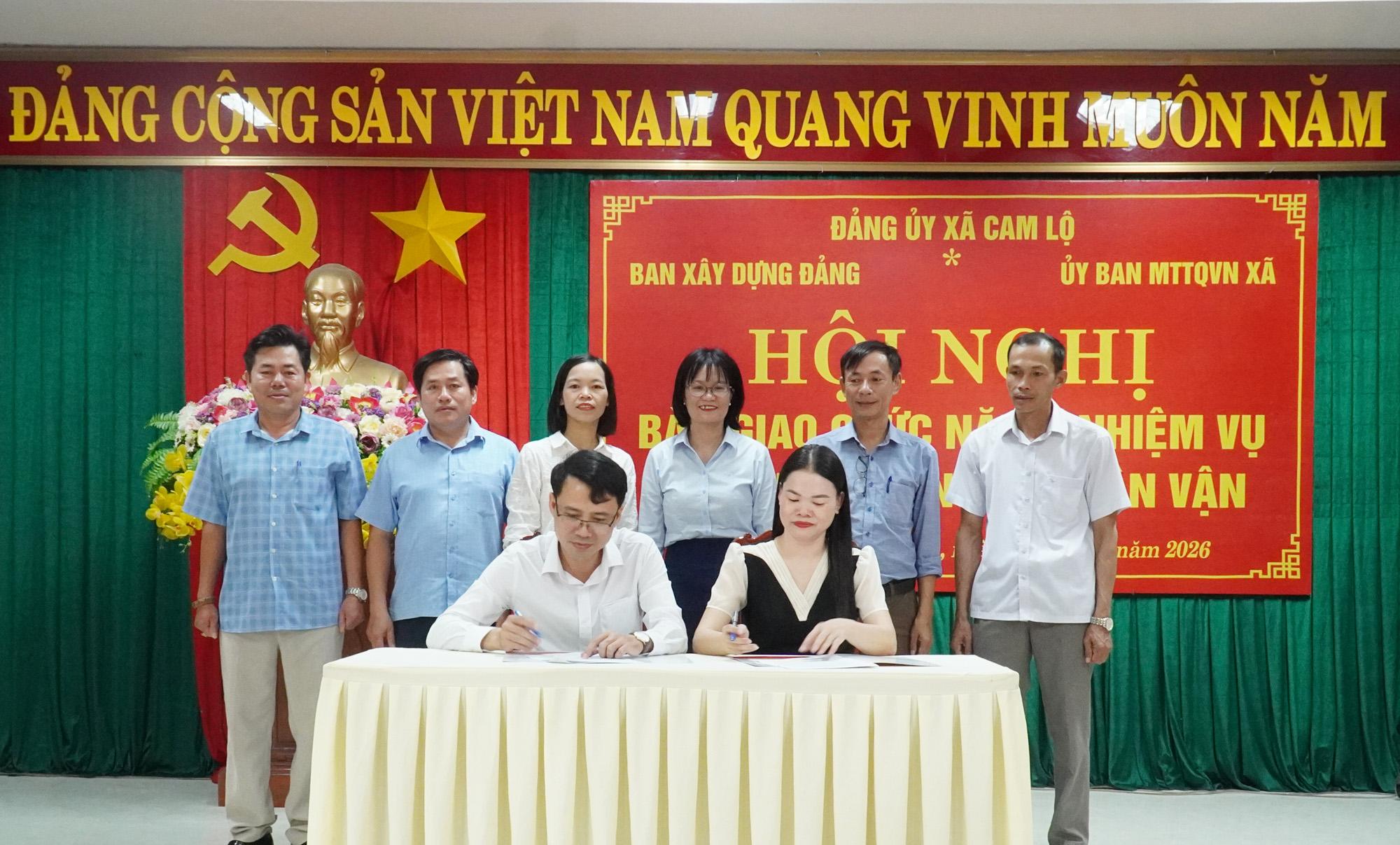 Bàn giao nhiệm vụ công tác dân vận về Ủy ban MTTQ Việt Nam xã