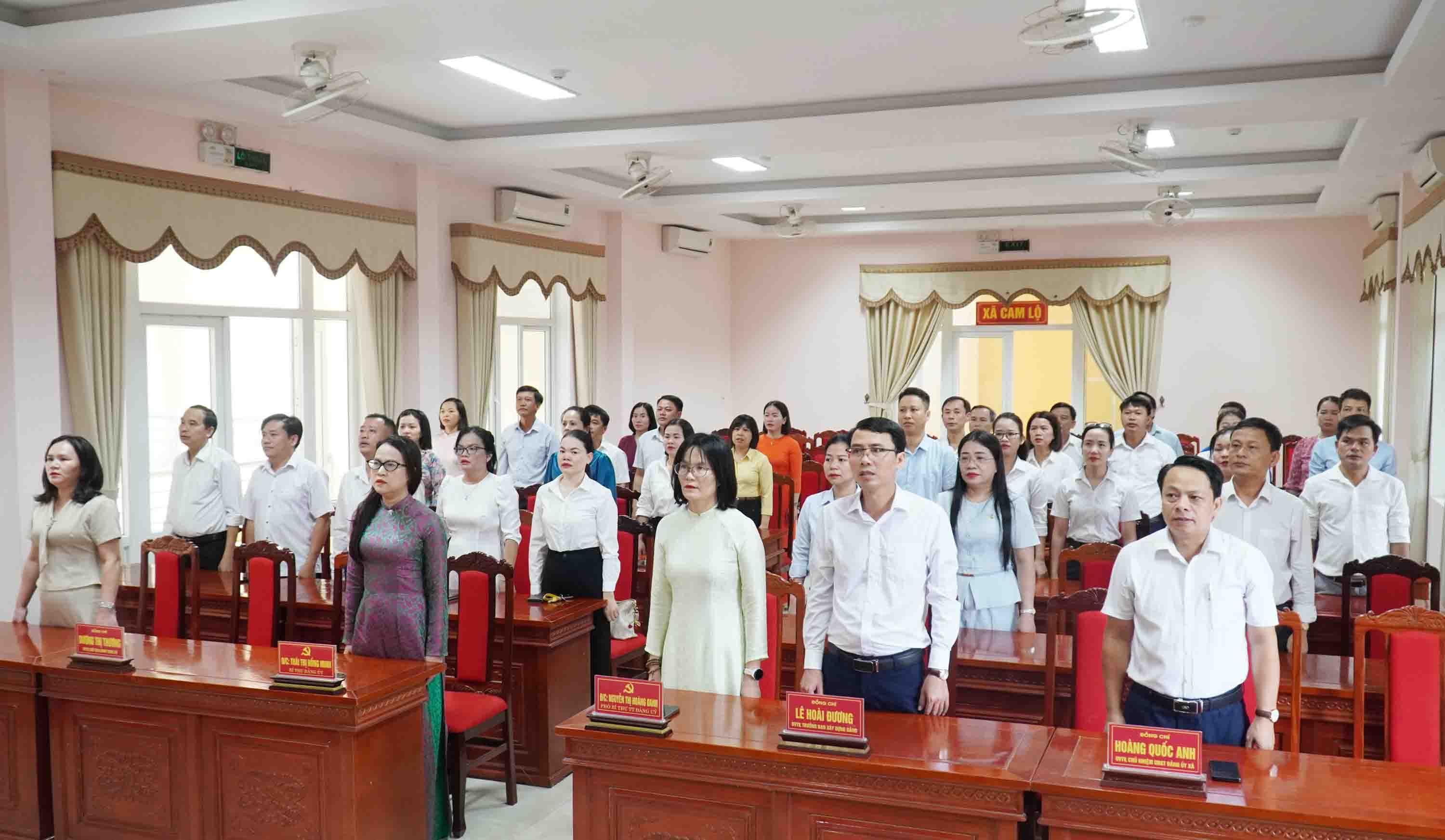 Xã Cam Lộ tổ chức Lễ chào cờ và sinh hoạt tư tưởng dưới cờ