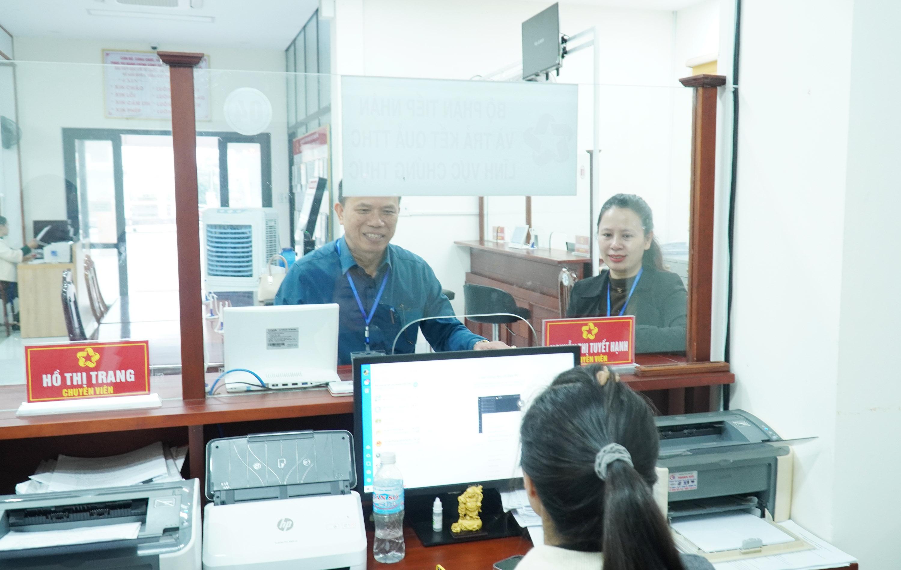 Kiểm tra đột xuất việc thực hiện kỷ luật, kỷ cương hành chính tại một số cơ quan, đơn vị