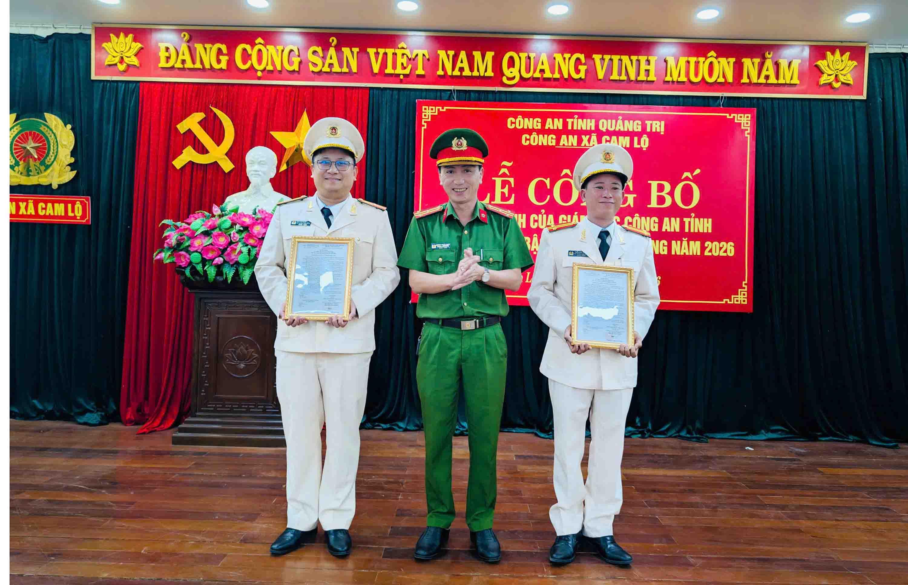 Công an xã Cam Lộ tổ chức Lễ công bố quyết định thăng cấp bậc hàm, nâng bậc lương năm 2026