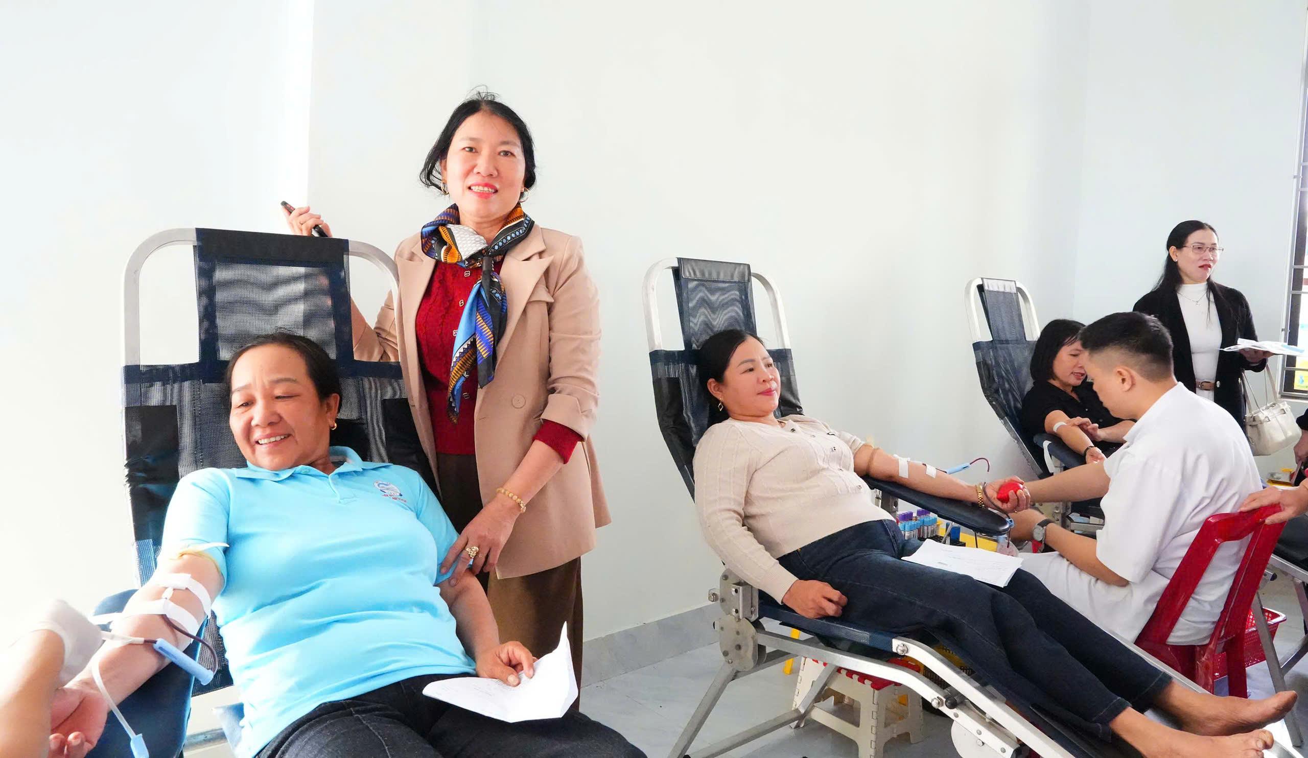 Tiếp nhận gần 300 đơn vị máu tại Ngày hội hiến máu tình nguyện năm 2026