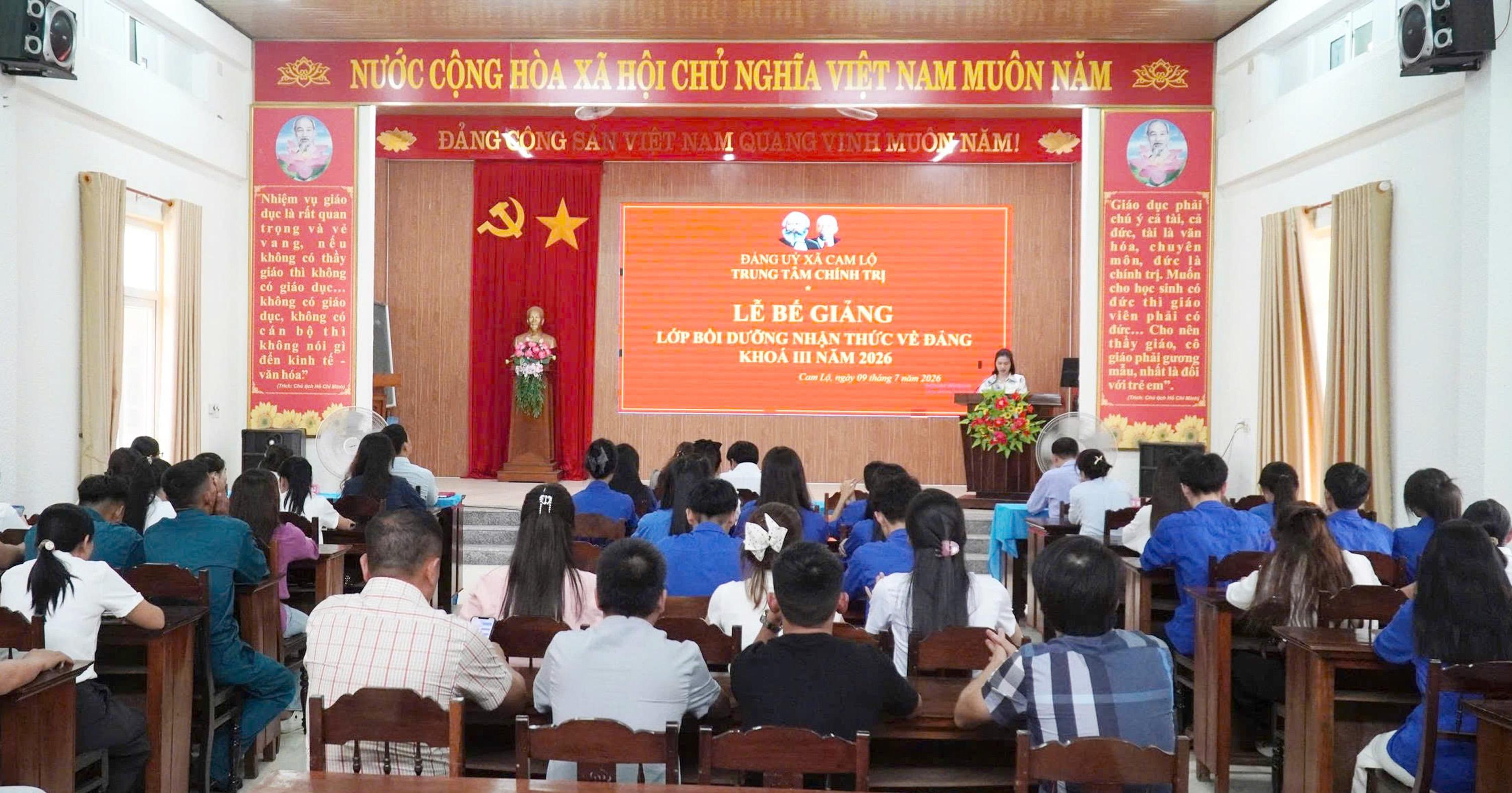 Bế giảng lớp bồi dưỡng nhận thức về Đảng khóa 3 năm 2026