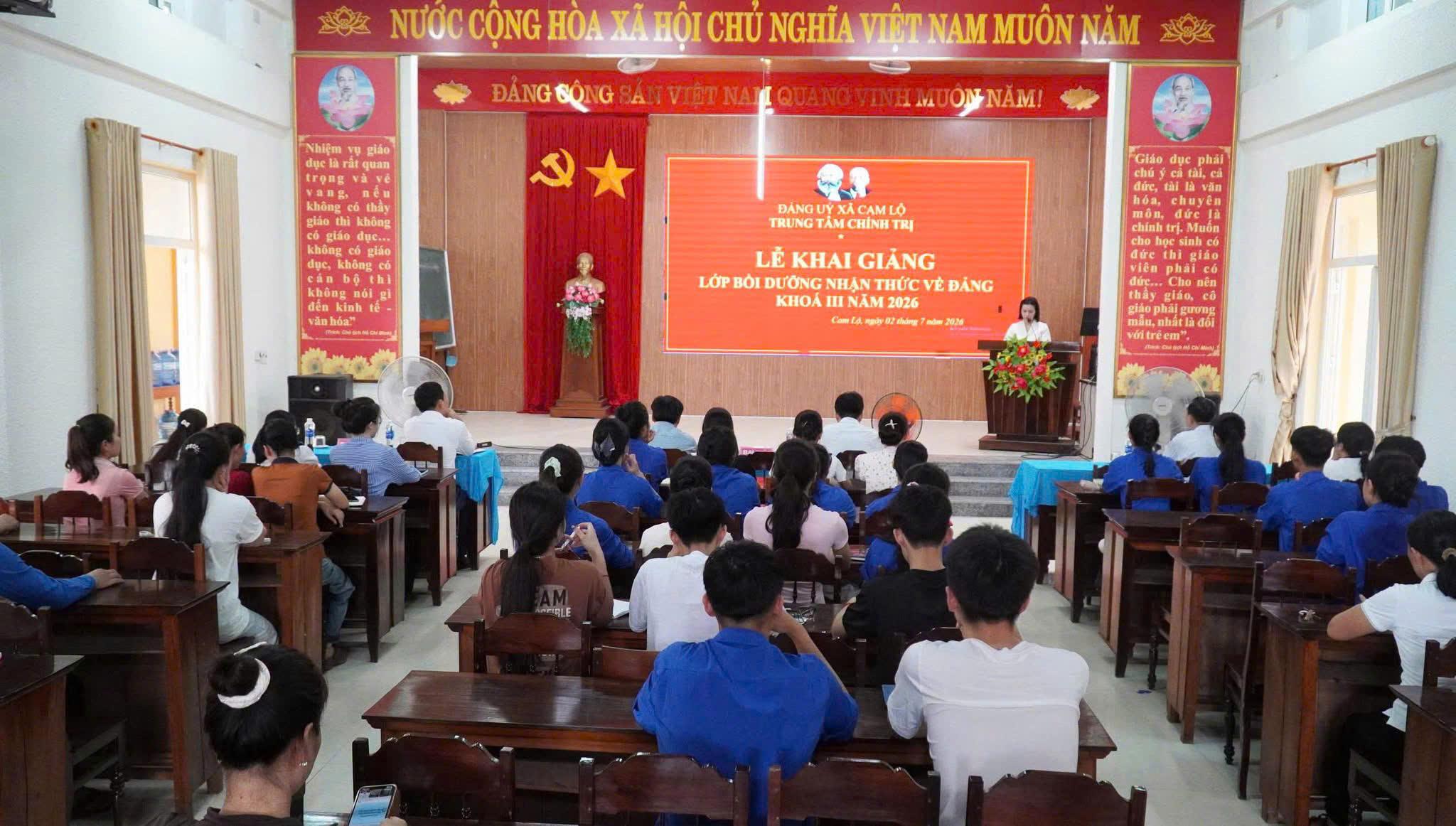 48 quần chúng ưu tú được bồi dưỡng nhận thức về Đảng