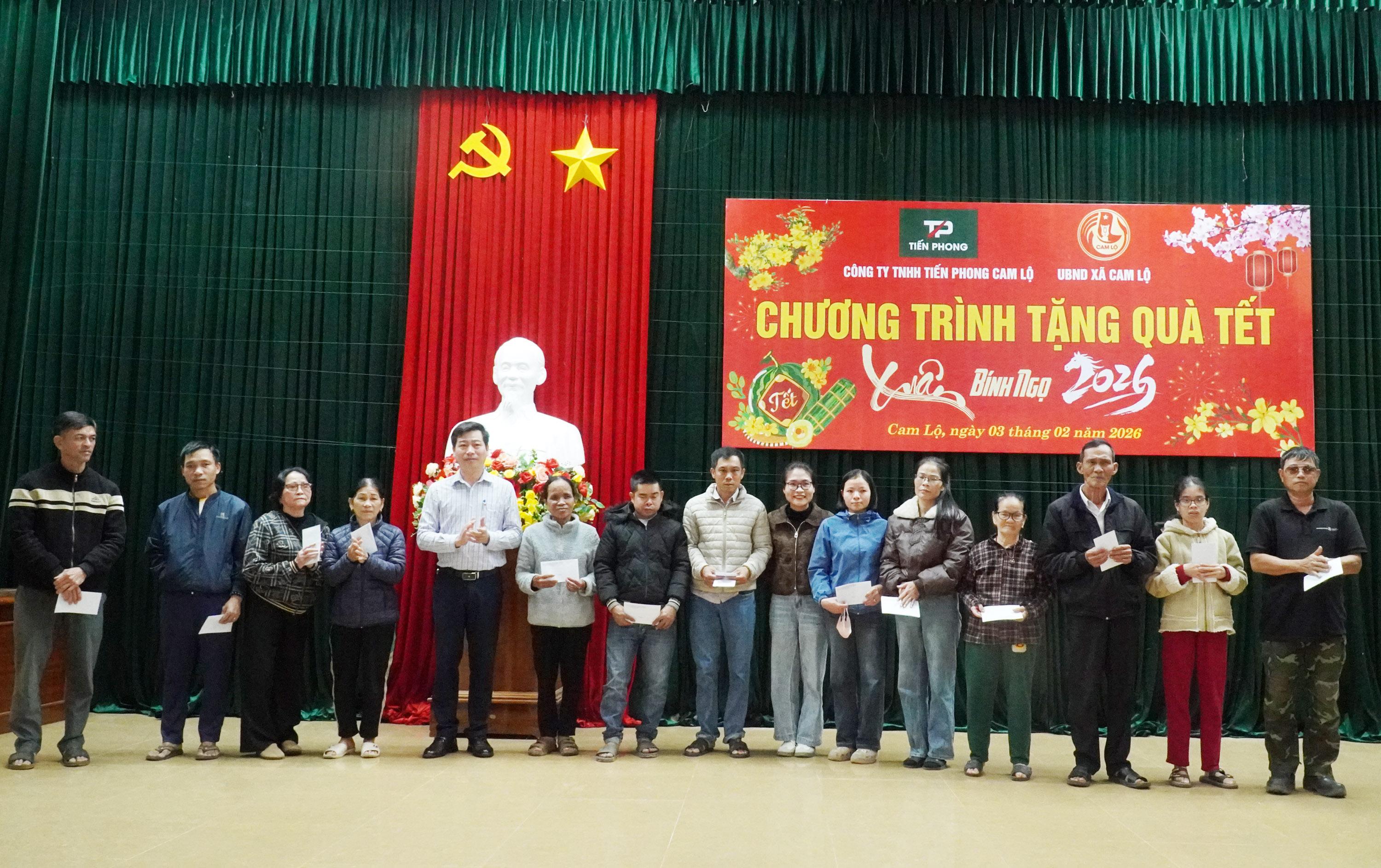 Trao quà Tết cho người khiếm thị có hoàn cảnh khó khăn