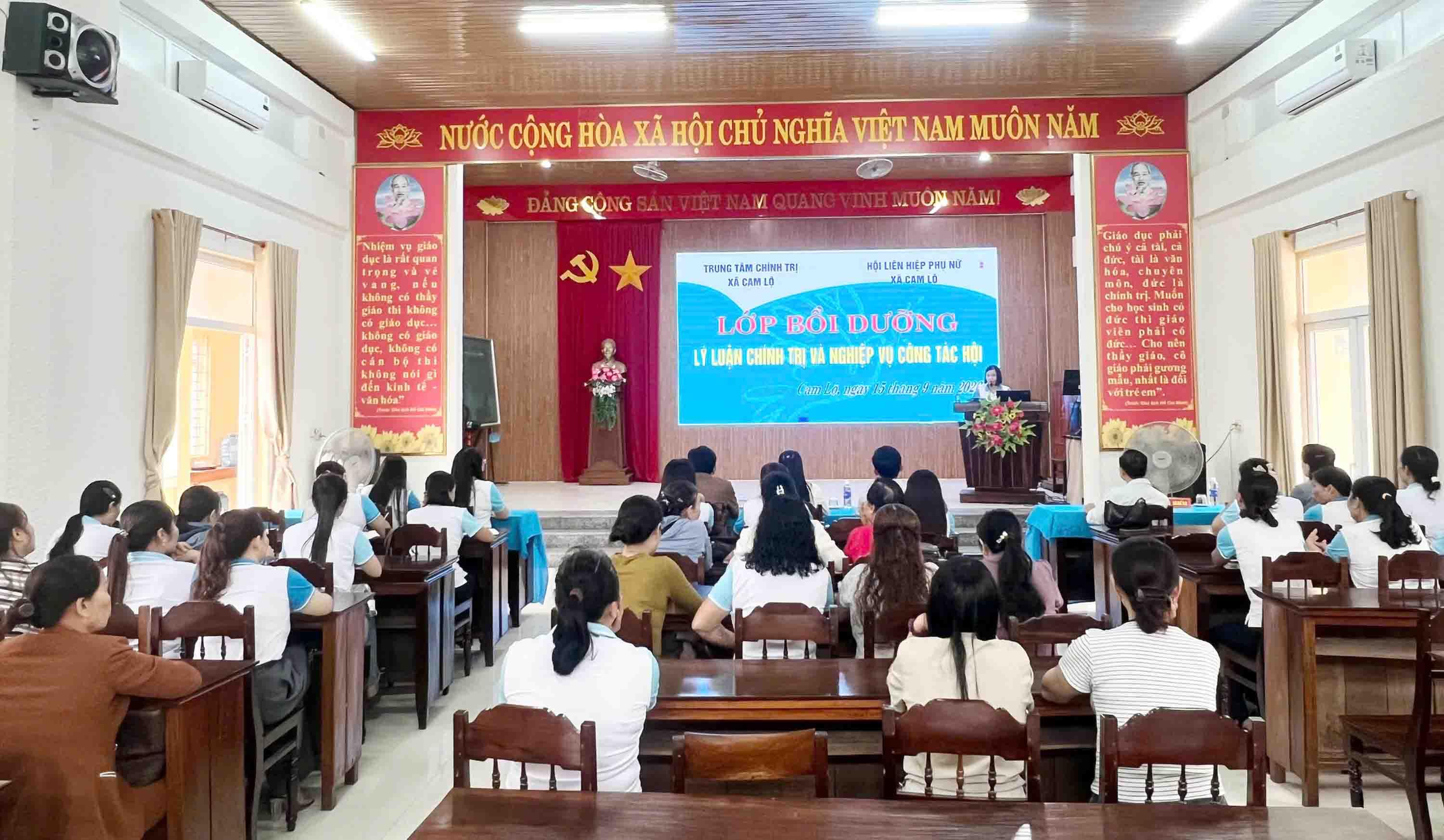72 cán bộ, hội viên phụ nữ nòng cốt được bồi dưỡng lý luận chính trị và nghiệp vụ công tác hội