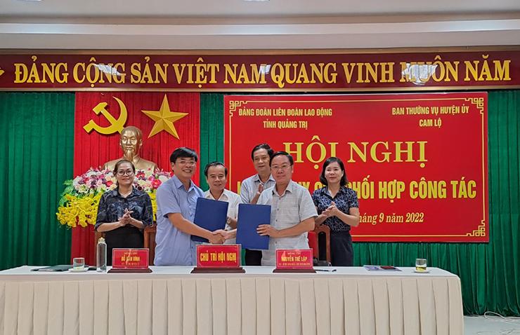 Ký kết quy chế phối hợp giữa Đảng đoàn Liên đoàn Lao động tỉnh với Ban Thường vụ Huyện ủy Cam Lộ