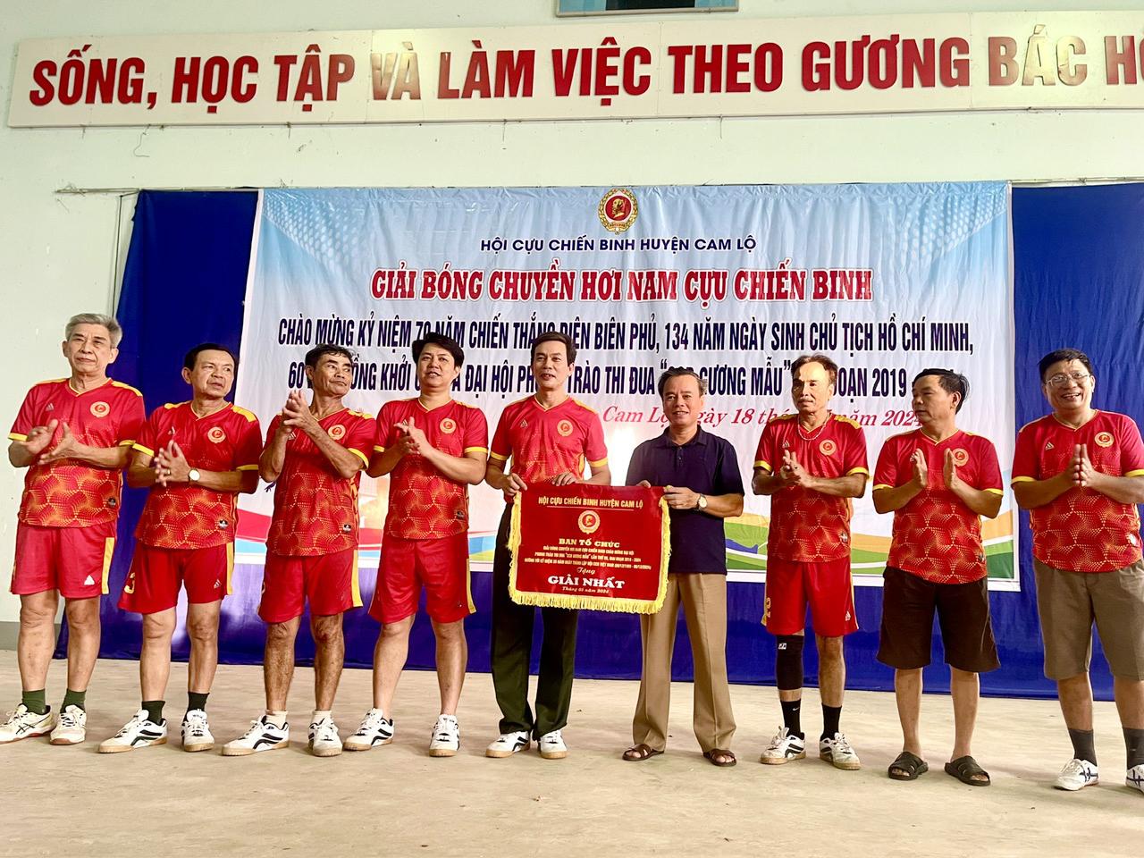 Giải bóng chuyền hơi Cựu chiến binh huyện Cam Lộ năm 2024